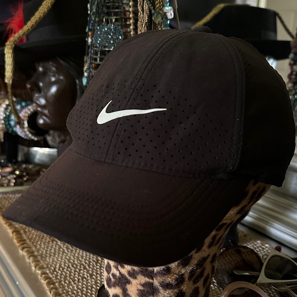 Nike Black Perforated Ball Cap / Hat 🧢 EUC